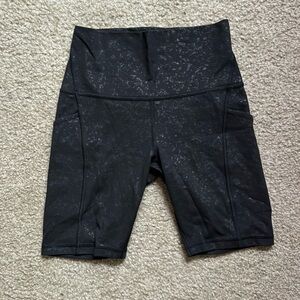 Lululemon biker shorts with pockets